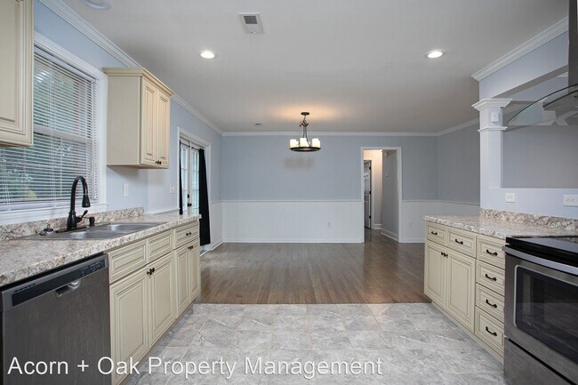 Foto del edificio - 3 br, 2 bath House - 5201 Shady Bluff St.