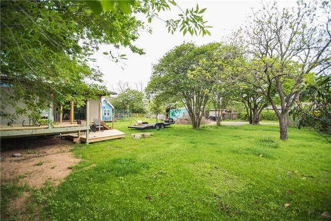 Foto del edificio - 2713 Sweeney Ln