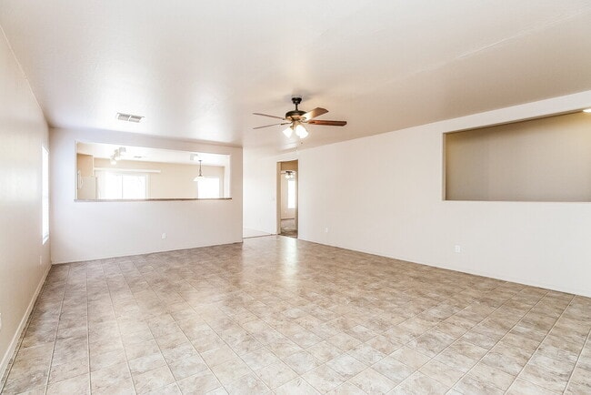 Building Photo - 4090 E Silverbell Rd