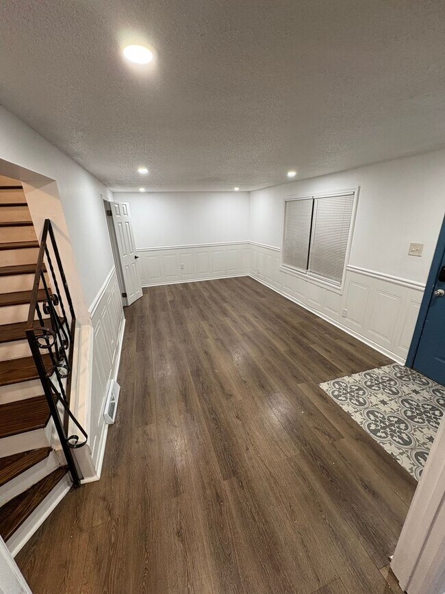 Foto del edificio - 3 Bed / 2.5 Bath Home on a Corner Lot – Bright, Updated, and Move-In Ready