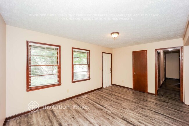 Building Photo - 7290 Hollyhock Dr