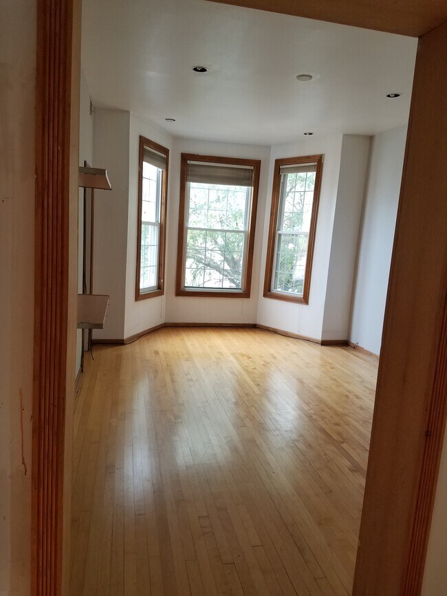 Building Photo - 2338 N Kimball Ave