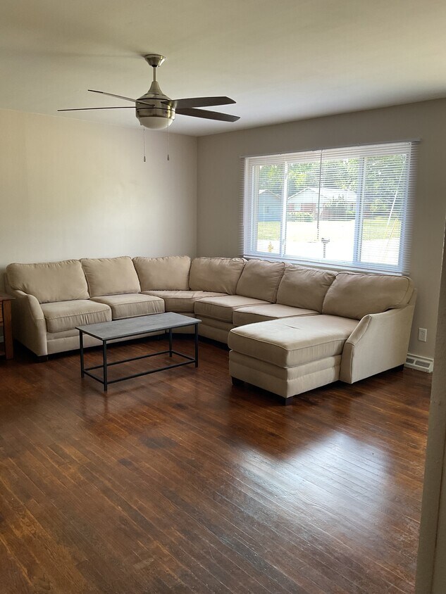 Primary Photo - 1060 Brookcrest Dr