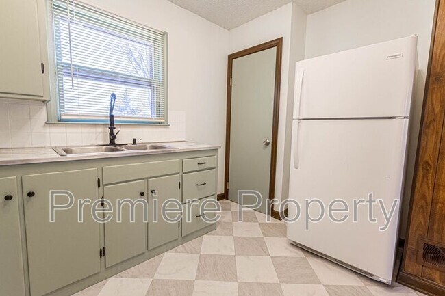 Foto del edificio - 6123 Hadley St