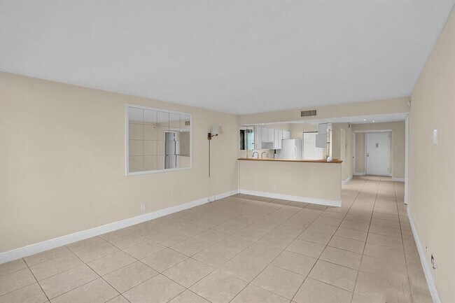 Foto del edificio - 16300 Golf Club Rd