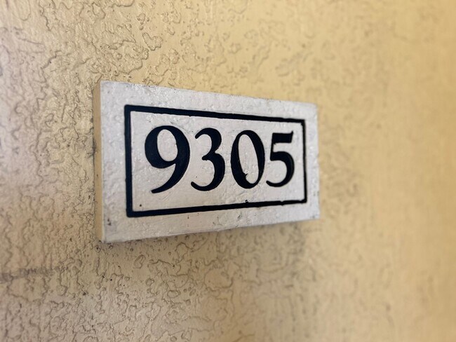 Building Photo - Spacious 2BR/2BA Visconti Condo with Washe...