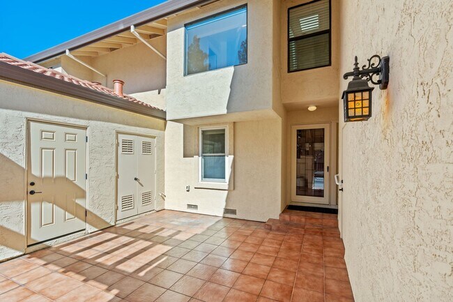 Building Photo - 2 bed 2.5 bath condo w/ bonus loft in 55+ ...
