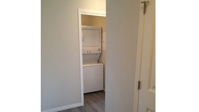 Photo du bâtiment - 10521-184 84 Ave