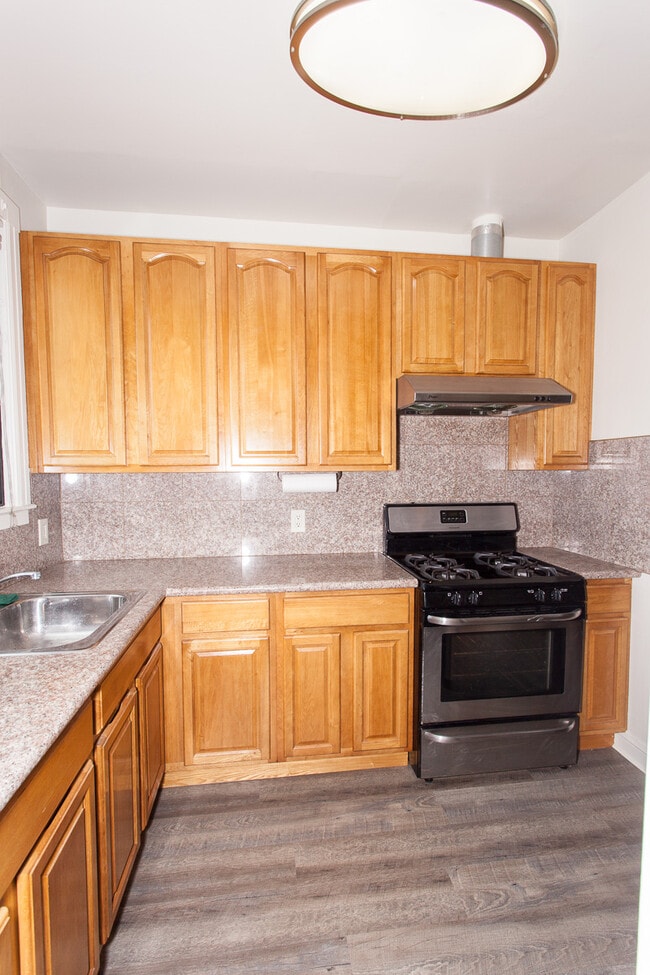 Kitchen - 394 31st Ave