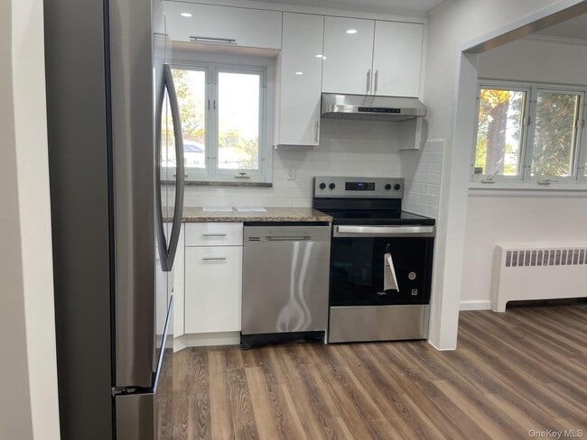 Building Photo - 7 Frederick Dr