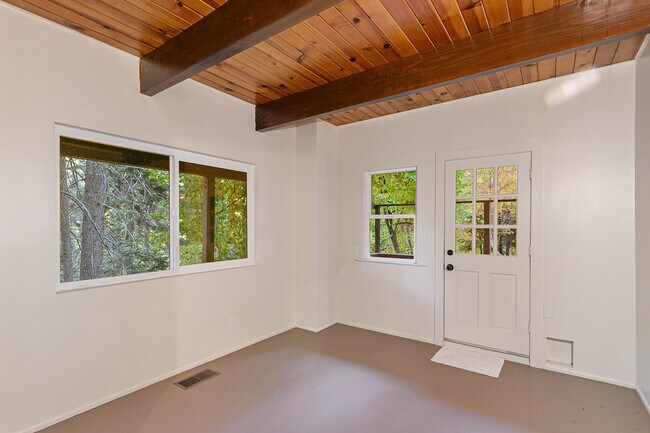 Foto del edificio - 753 Oakmont Ln