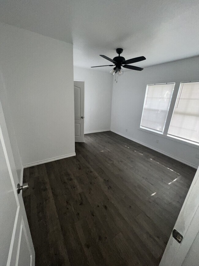 Foto del edificio - 522 W Alice Ave