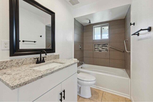 Foto del edificio - 810 Zachry Dr