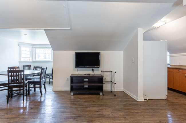 Shared living space - 1259 W 36th Pl