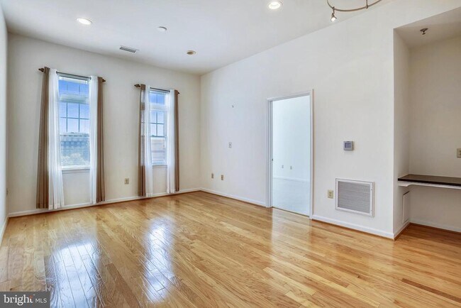 Building Photo - 309 Holland Ln