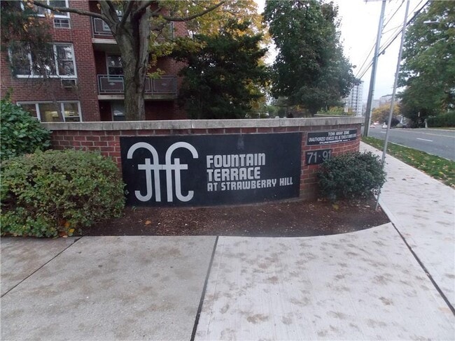 Foto del edificio - 71 Strawberry Hill Ave