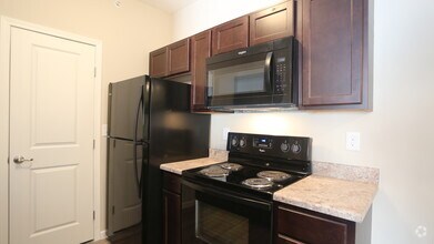 Kitchen - 2BR, 2BA - 965 SF - The Jefferson - Brook Lane Apartments