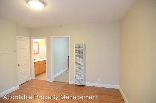 Building Photo - 2013 Fairway Dr