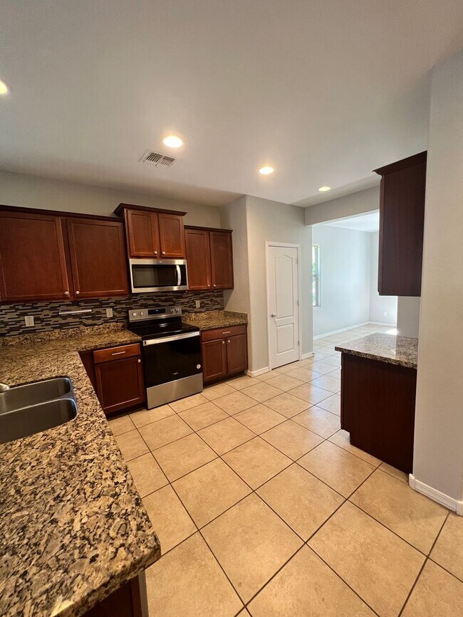 Foto del edificio - Your Dream Home on Sunflower Ln!