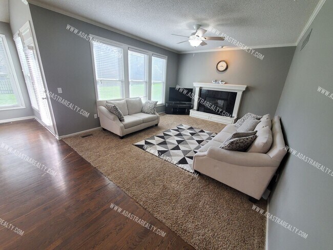 Foto del edificio - Beautiful 4 Bedroom Home in Parkwood Hills...