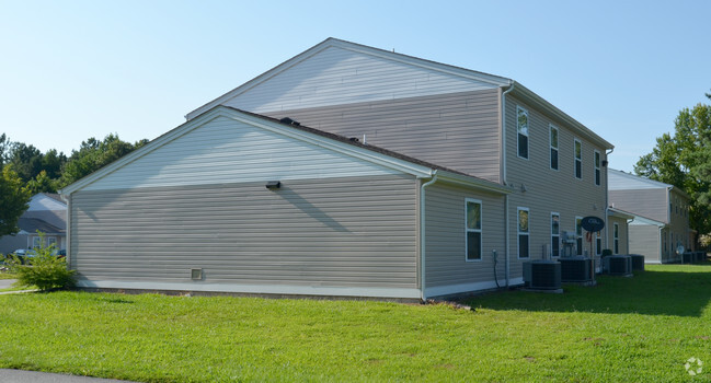 Building Photo - Cricket Hill Apartments