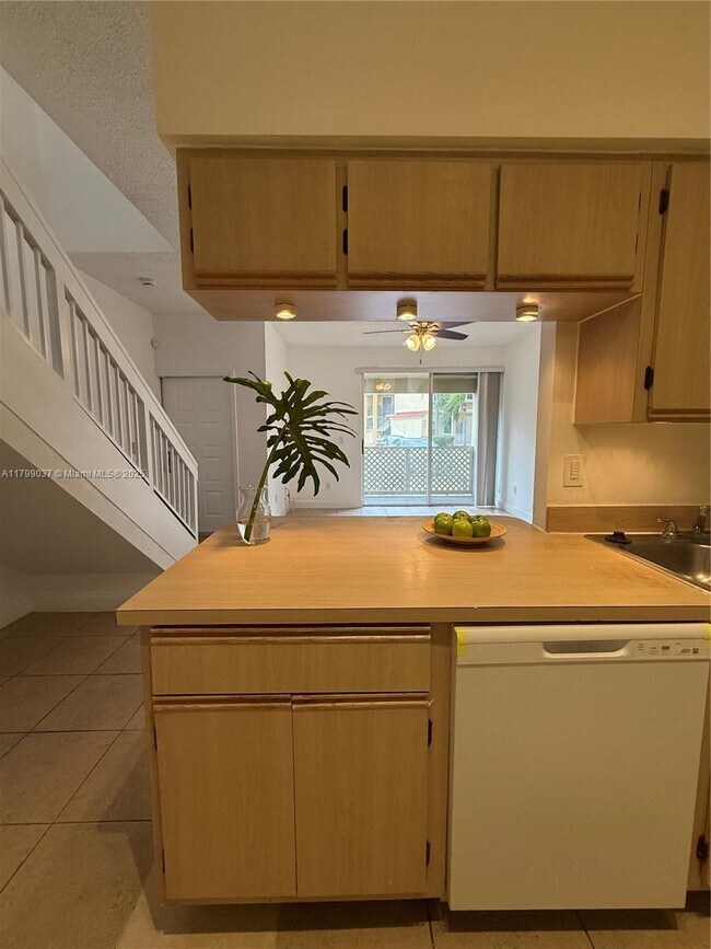 Foto del edificio - 18322 NW 68th Ave