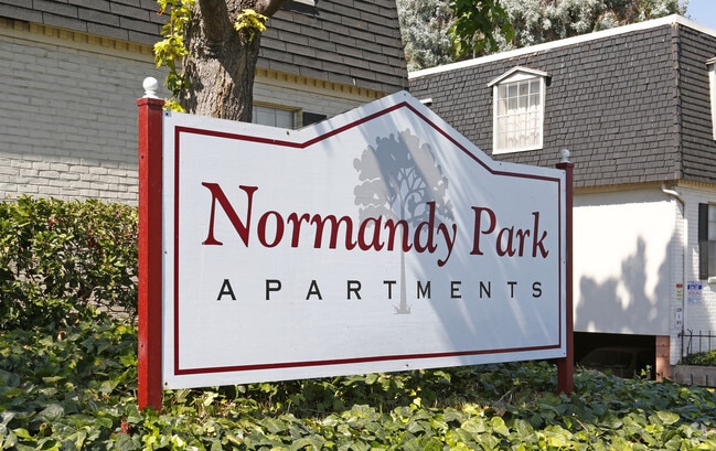 Building Photo - Normandy Park