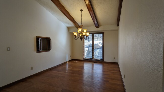 Foto del edificio - Beautiful 5 Bed, 3.25 Bath Broadmoor Home!
