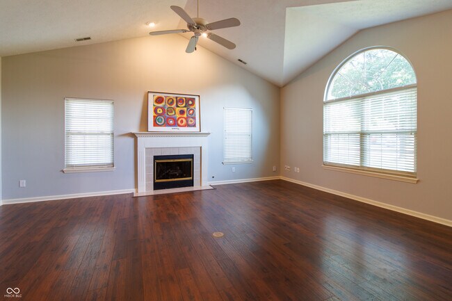 Foto del edificio - 15868 River Birch Rd