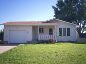 Building Photo - 2914 Vermillion Dr