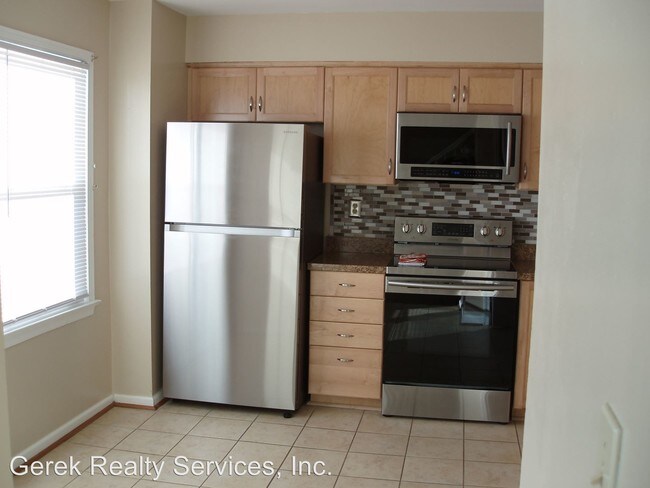 Building Photo - 3 br, 2.5 bath House - 10 Upton Circle