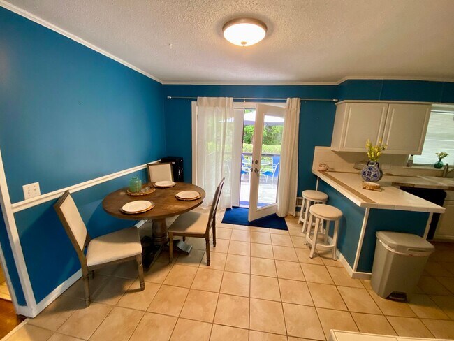 Building Photo - Pet Friendly 3BD/2BA Ranch Brick Home Walking Distance to UNCW -STUDENTS AND CO-SIGNERS ACCEPTED
