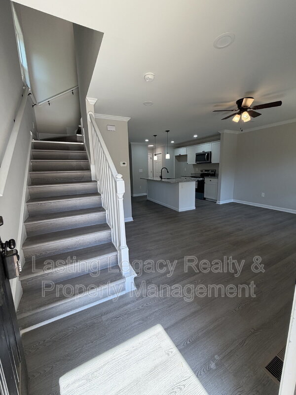 Building Photo - 2036 Harrison Ave