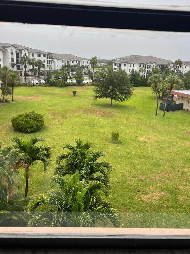 Foto del edificio - 9355 SW 8th St