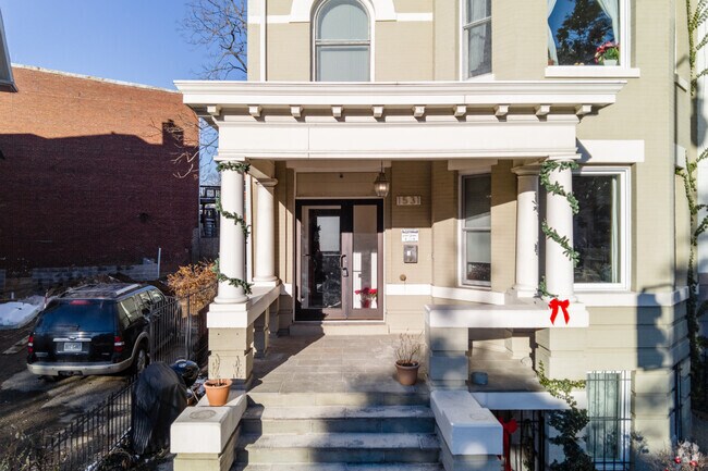 Entrada - 1531 Park Rd NW
