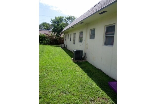 Building Photo - 4080 NW 31 Ter