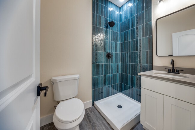 Building Photo - 511 N Davis Dr