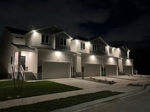 Building Photo - 3352 W Sanctuary Ct