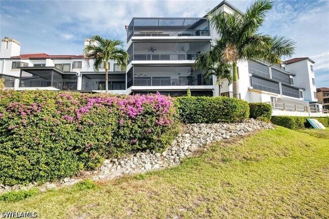 Foto del edificio - 334 La Peninsula Blvd