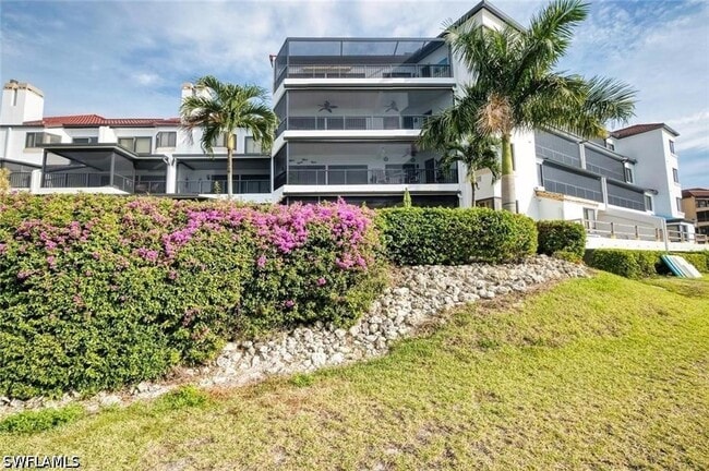 Building Photo - 334 La Peninsula Blvd