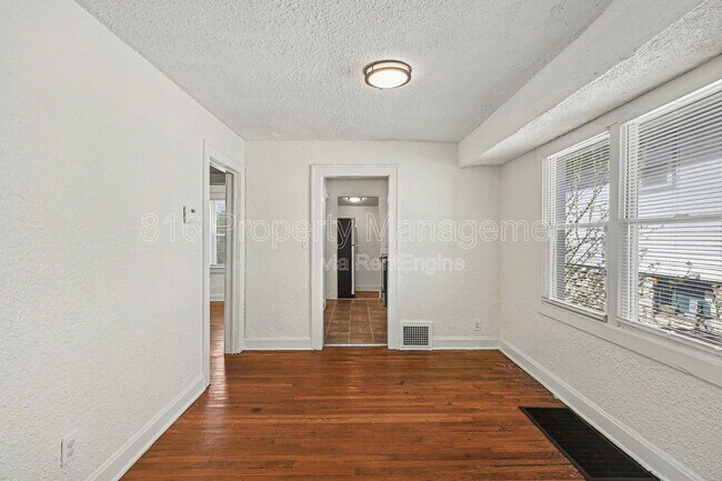 Foto del edificio - 3315 E 52nd St
