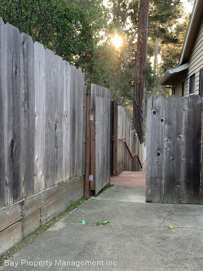 Building Photo - Studio, 1 bath House - 17 Deer Stalker Pat...