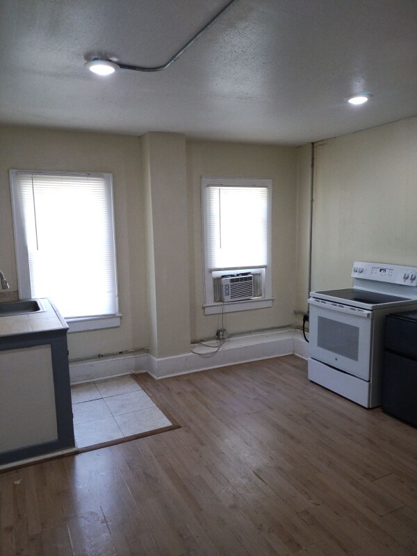 Primary Photo - 215 Civic St