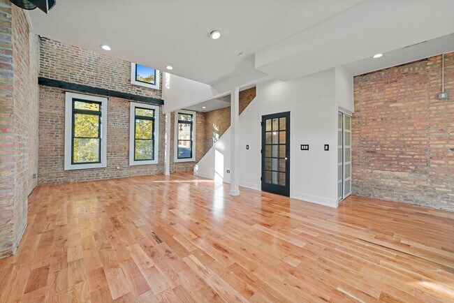 Building Photo - 908 W 19th St