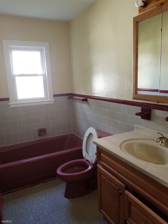 Building Photo - 4 br, 1.5 bath House - 60 Fountain Ter house