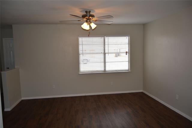 Foto del edificio - 7616 Parkwood Ln