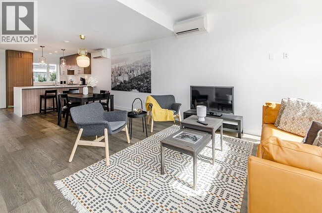 Building Photo - 561 W 29th Ave