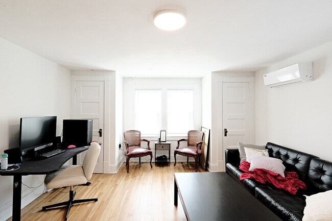 Foto del edificio - Top-Level Fry's Spring Apartment With Utilities Included