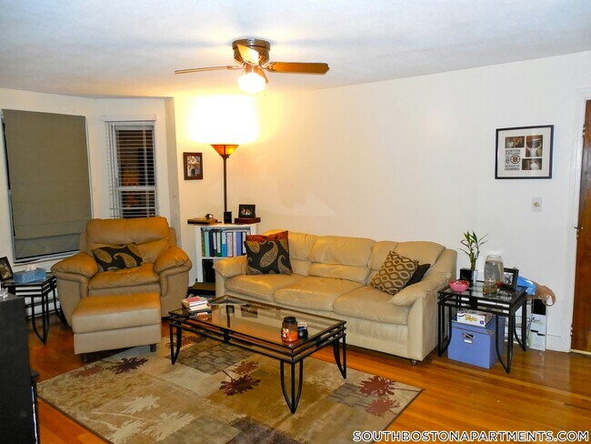 Foto del edificio - 506 E Broadway