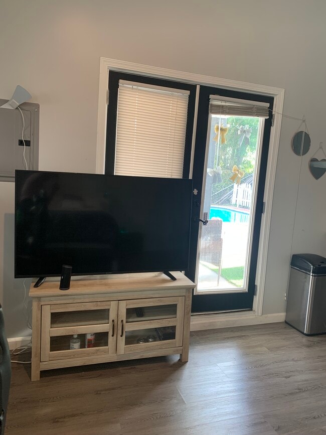 Building Photo - 6271 Saloma Ave